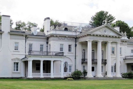 External shot of Blithewood manor